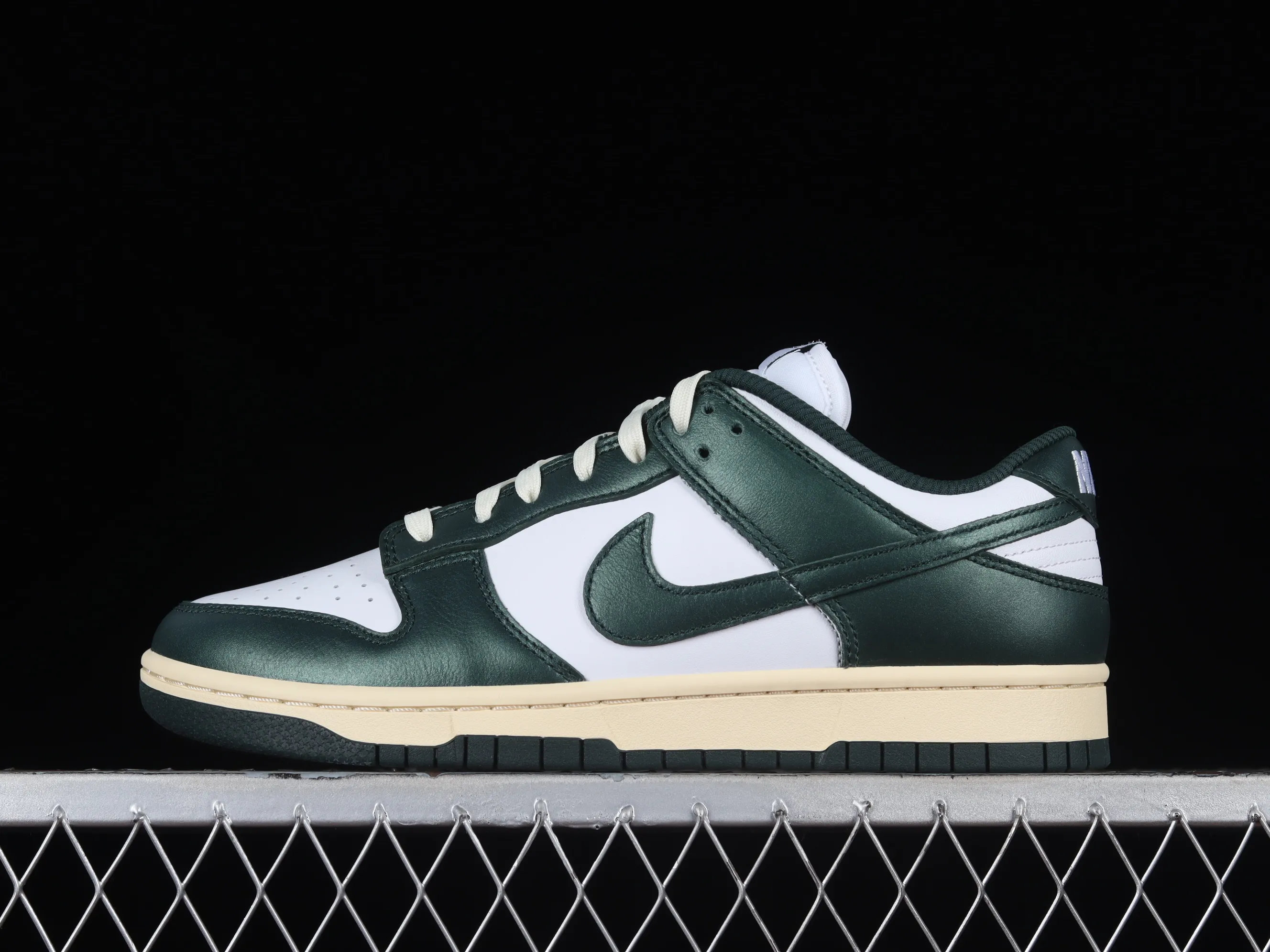 All categories Nk SB Dunk series Nk SB Dunk Low low-top sneakers M version pure original Nk SB Dunk Low "Vintage Green" navy green old SB smashed backboard fashion casual sneakers DQ8580-100
